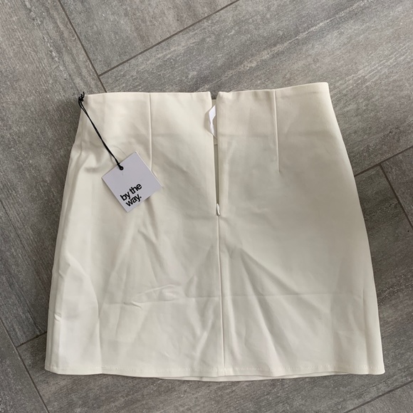 Tori Lace Up Skirt in Ivory - Picture 3 of 4